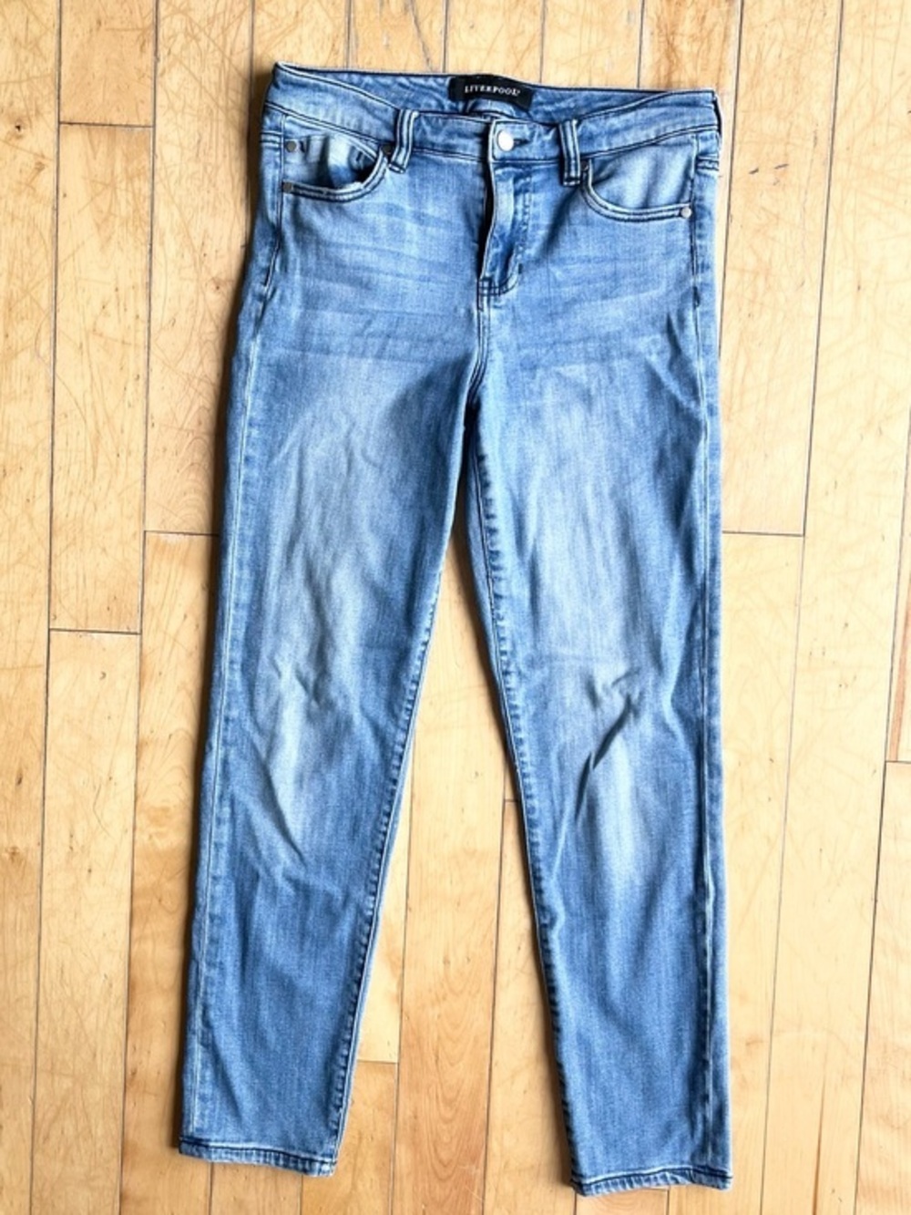 Liverpool Los Angeles Blue Light‑Wash Strechy Jeans Size 6